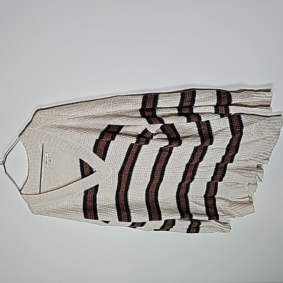 American Eagle medium cream and brown long sleeve sweater - Picture 2 of 6